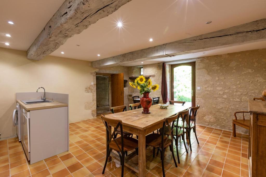 Bed and Breakfast Domaine De Laplan Cezan Экстерьер фото
